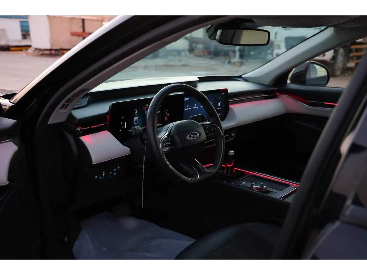Car image 9