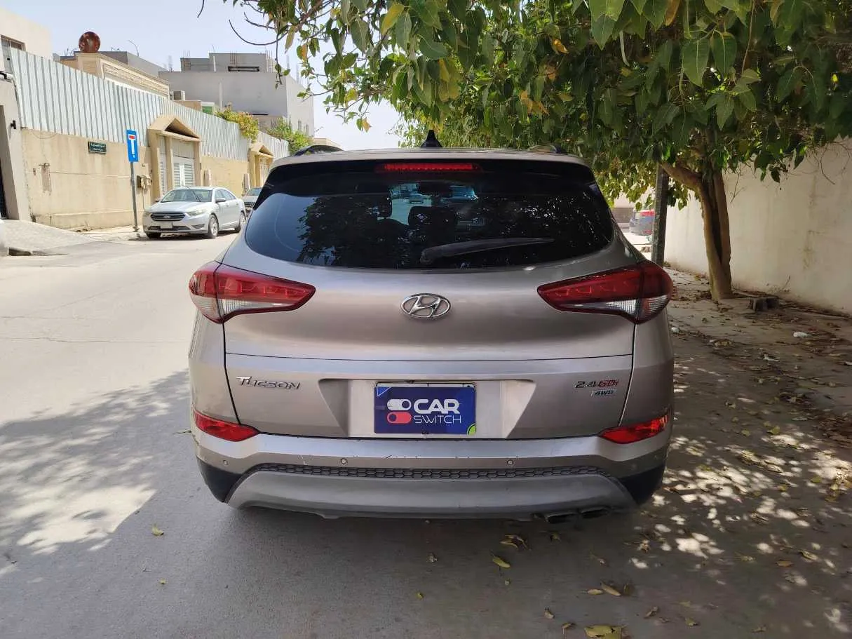 Car image 5