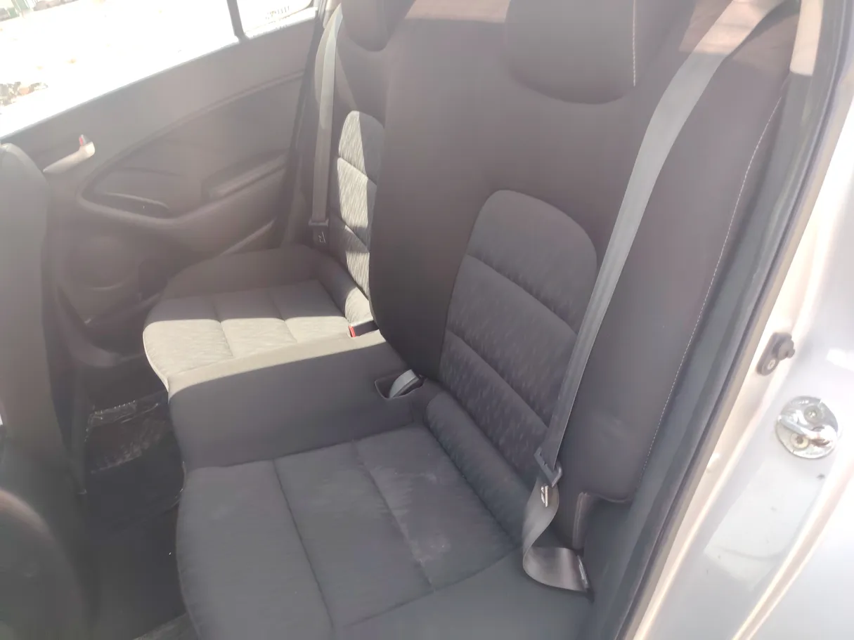 Car image 16