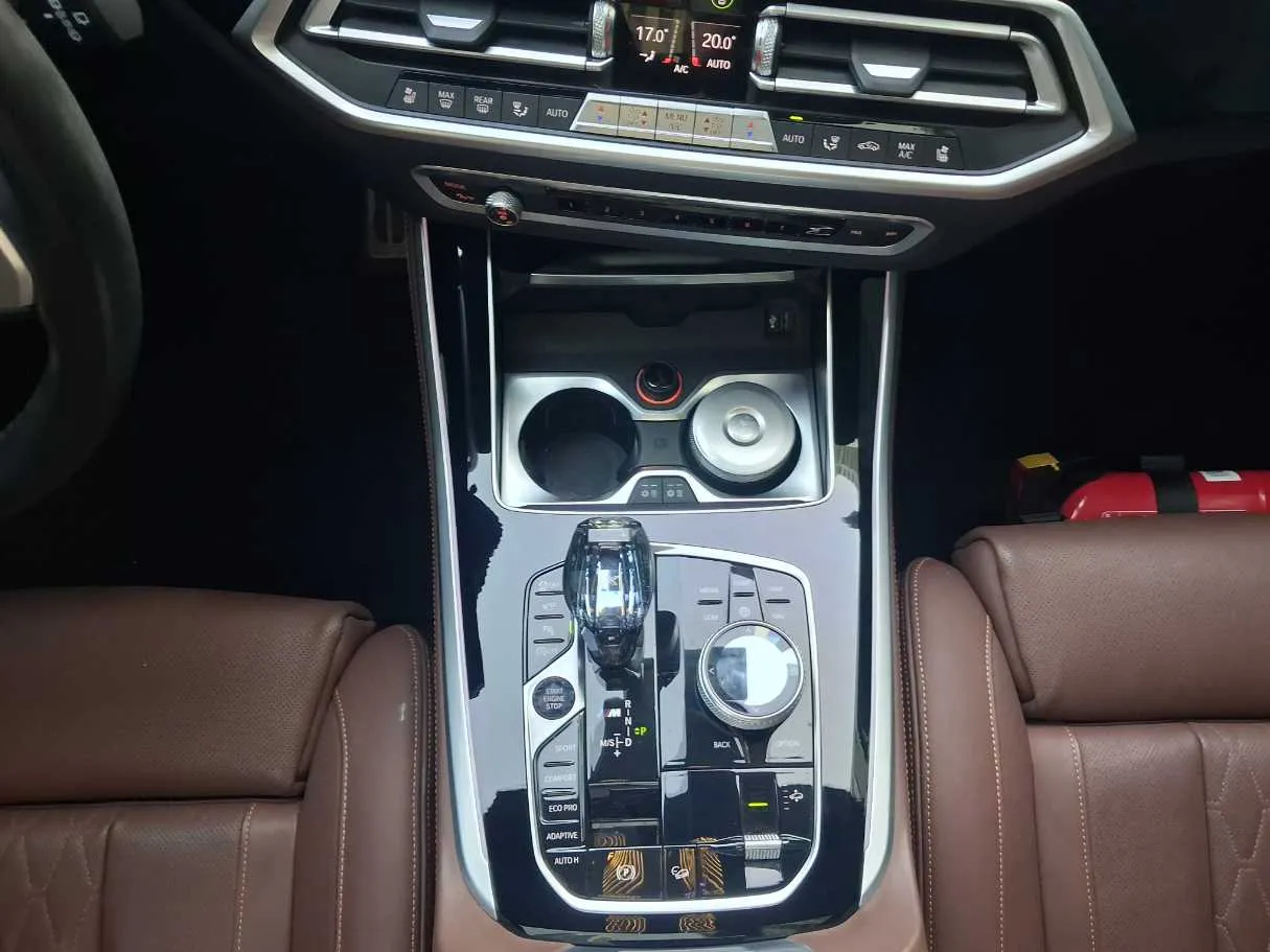 Car image 17