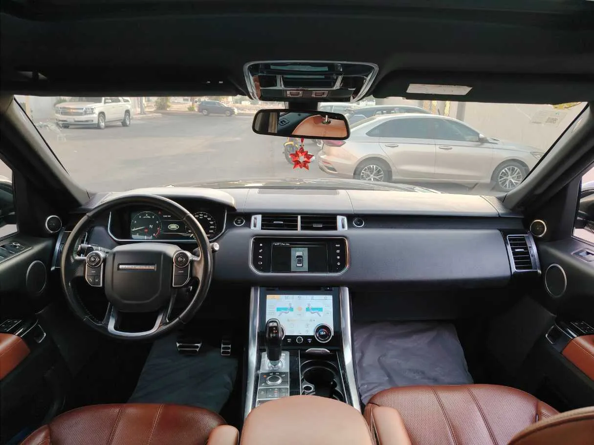 Car image 18