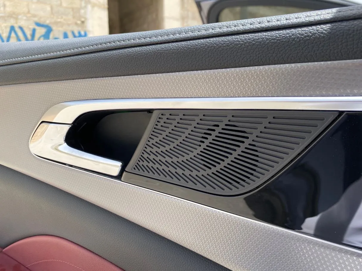 Car image 27