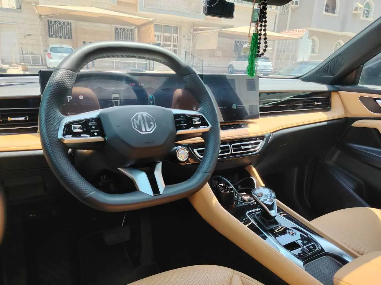 Car image 24