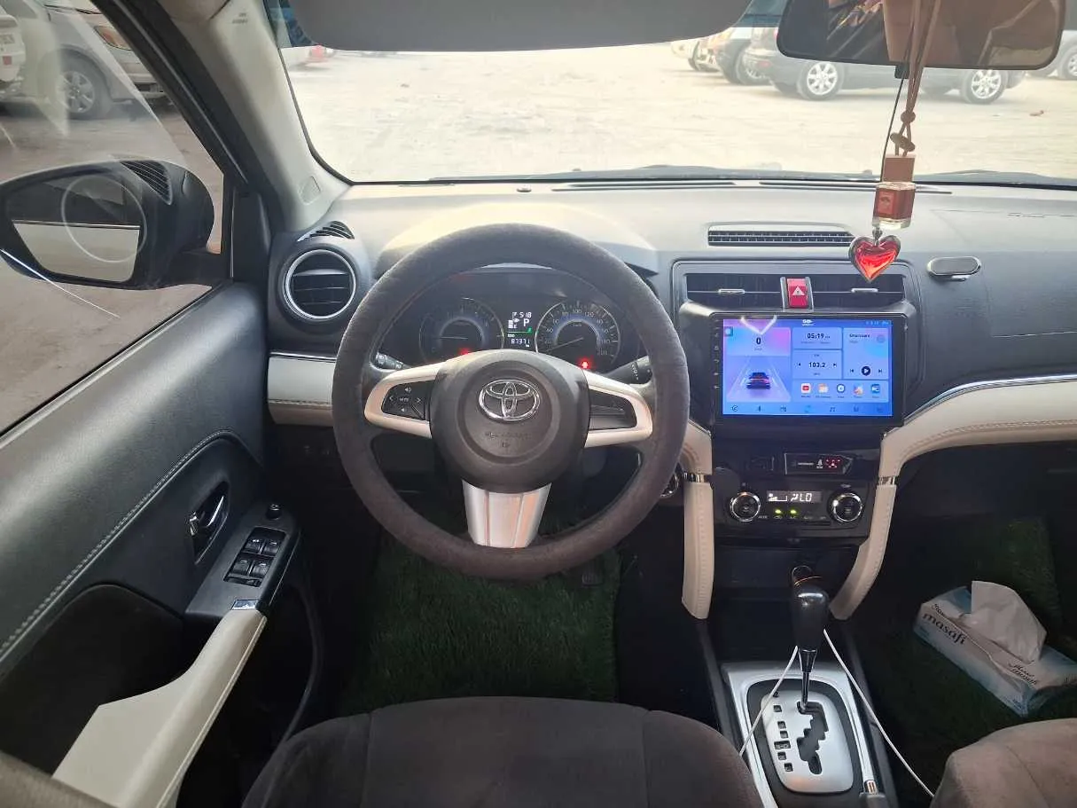 Car image 17