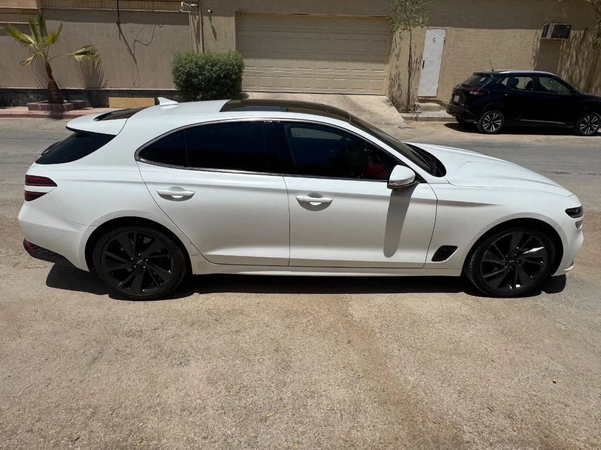 Car image 4