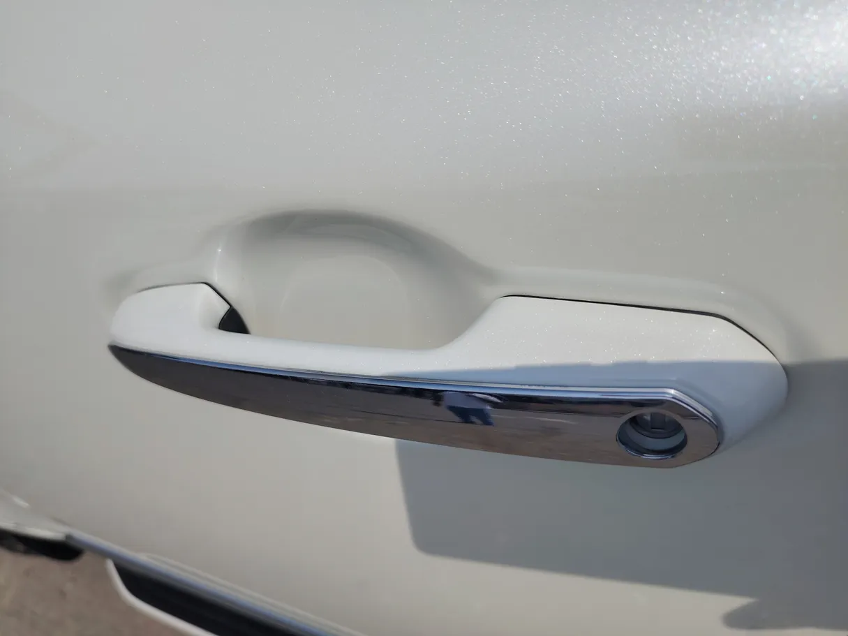 Car image 30