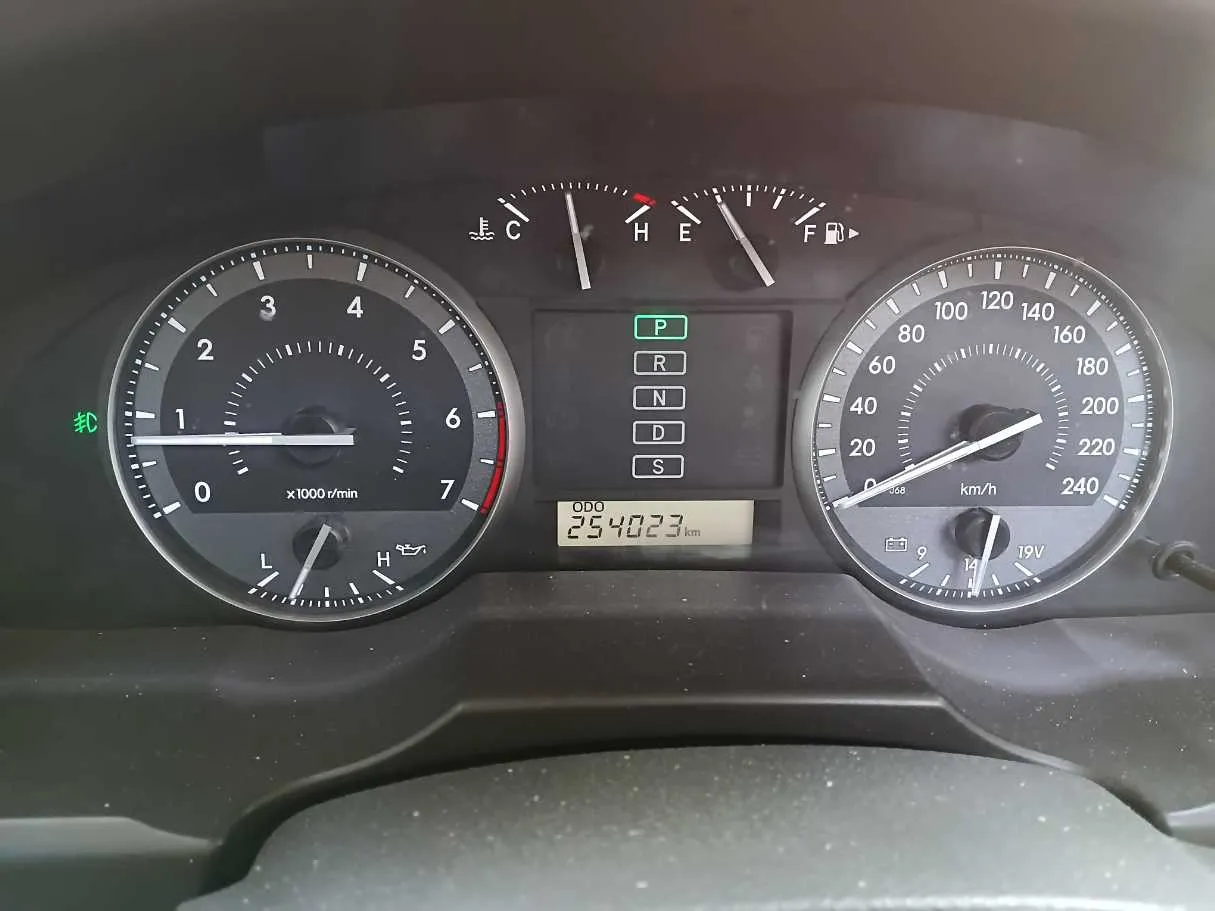 Car image 19