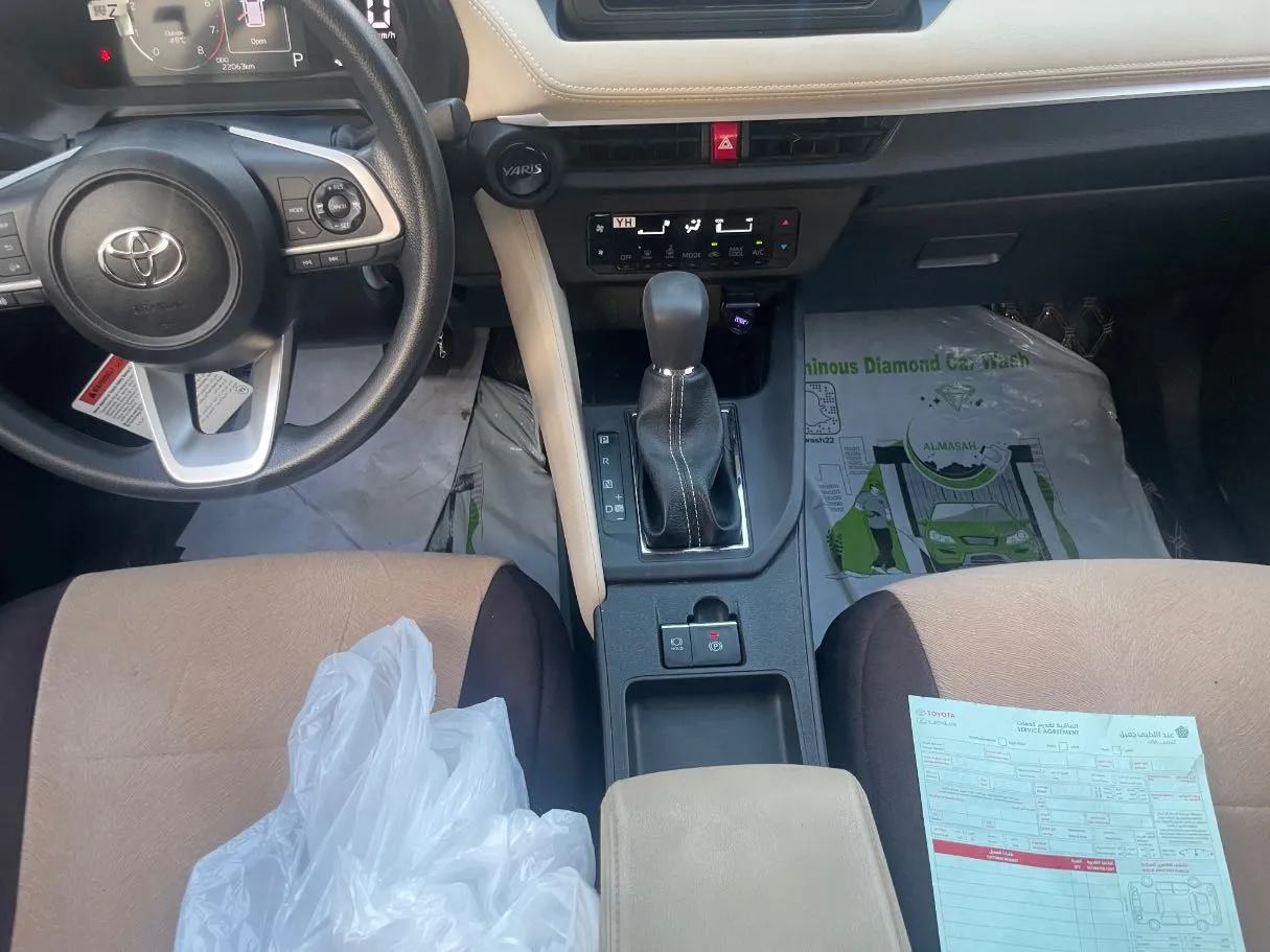 Car image 18