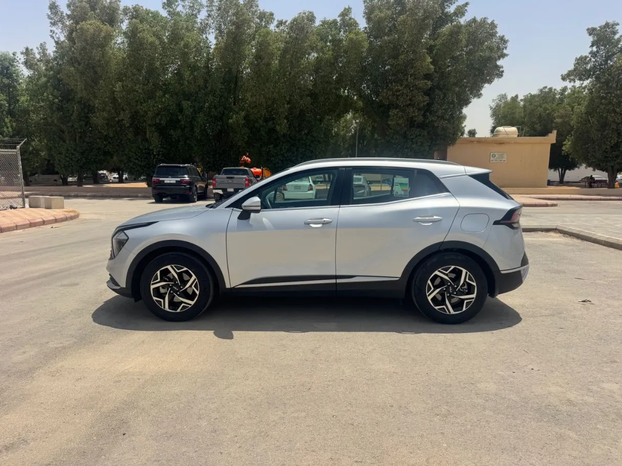 Car image 8