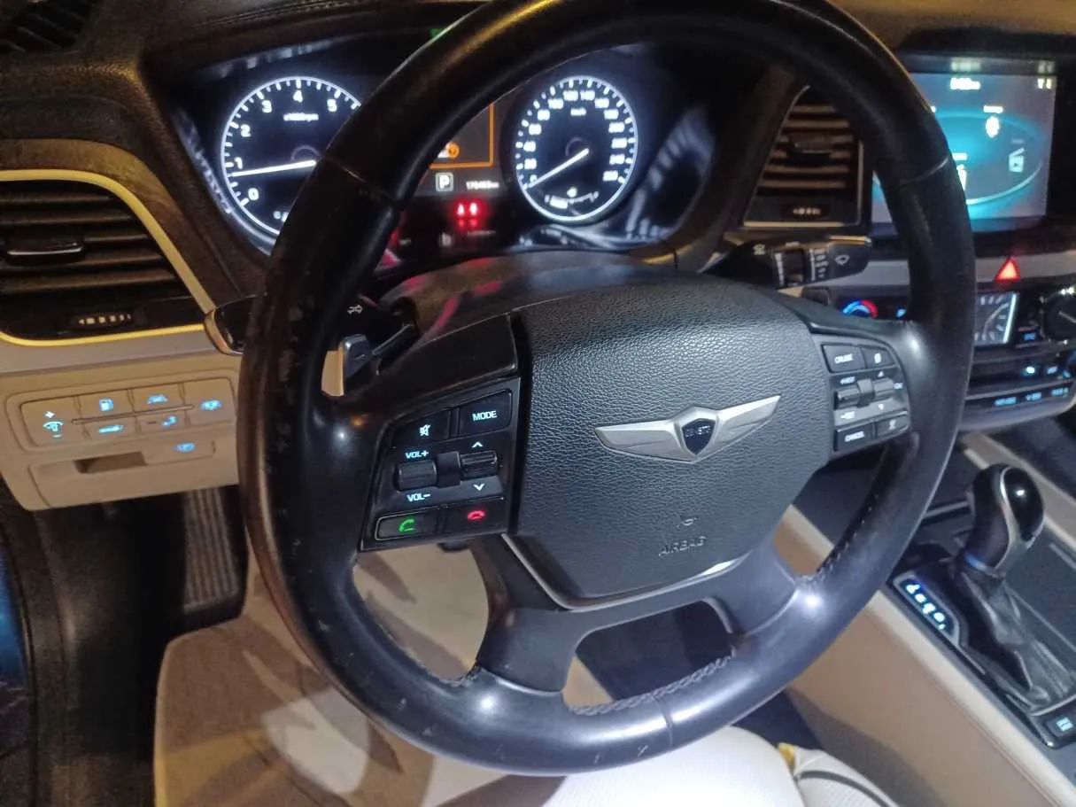 Car image 19