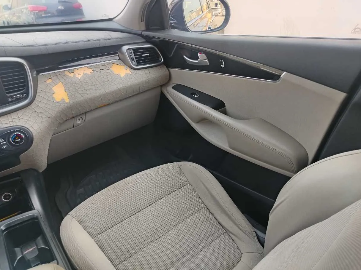 Car image 34