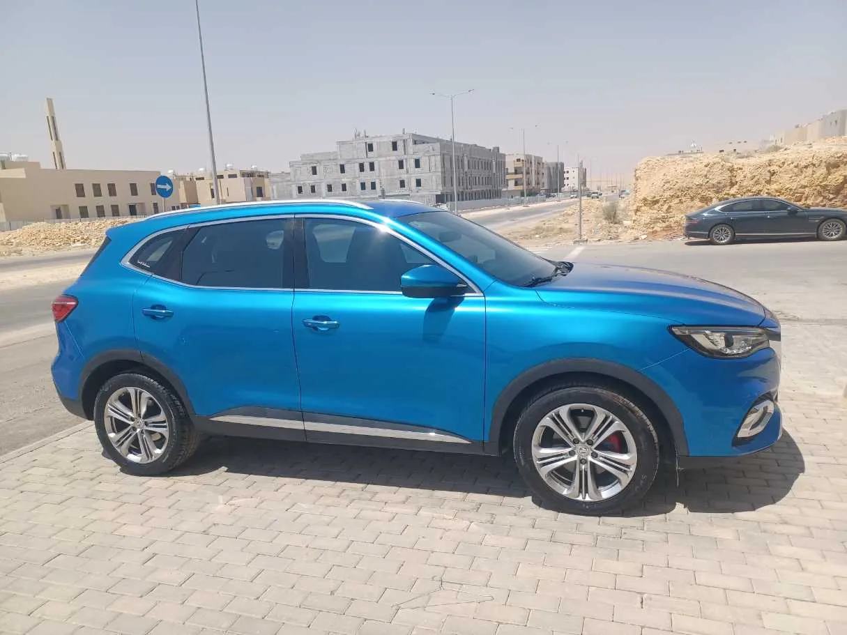 Car image 4