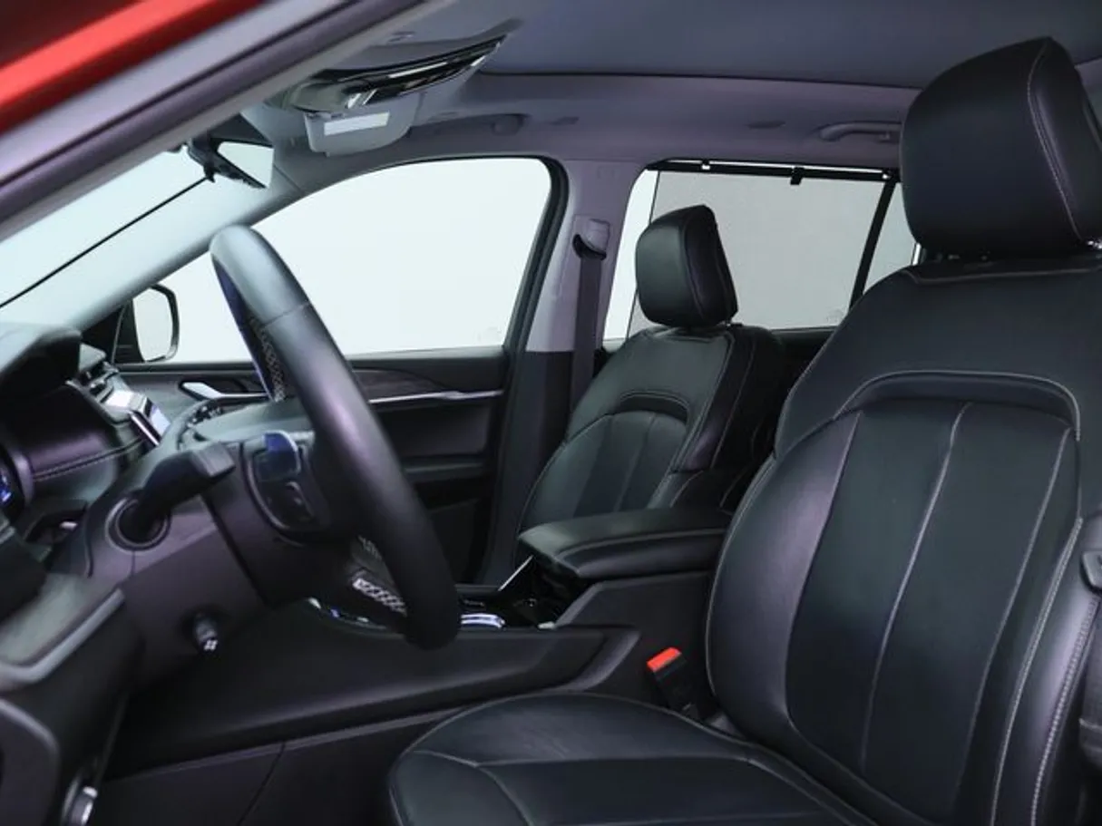 Car image 8