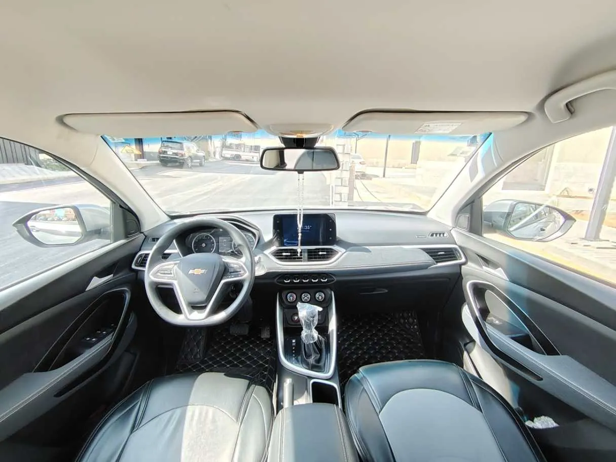 Car image 18