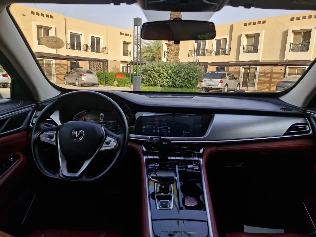 Car image 17