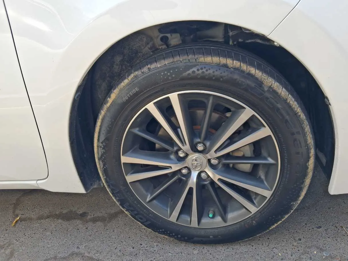 Car image 9