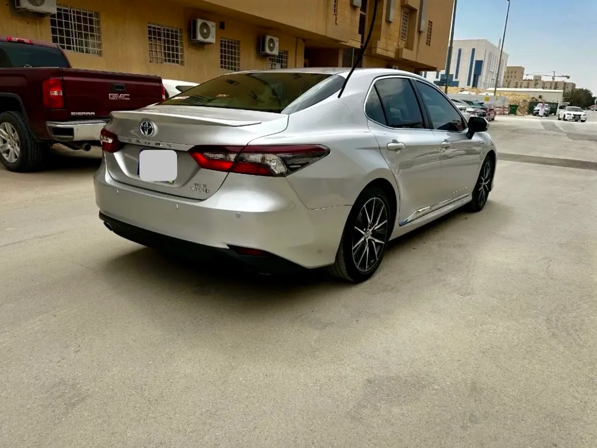 Car image 4