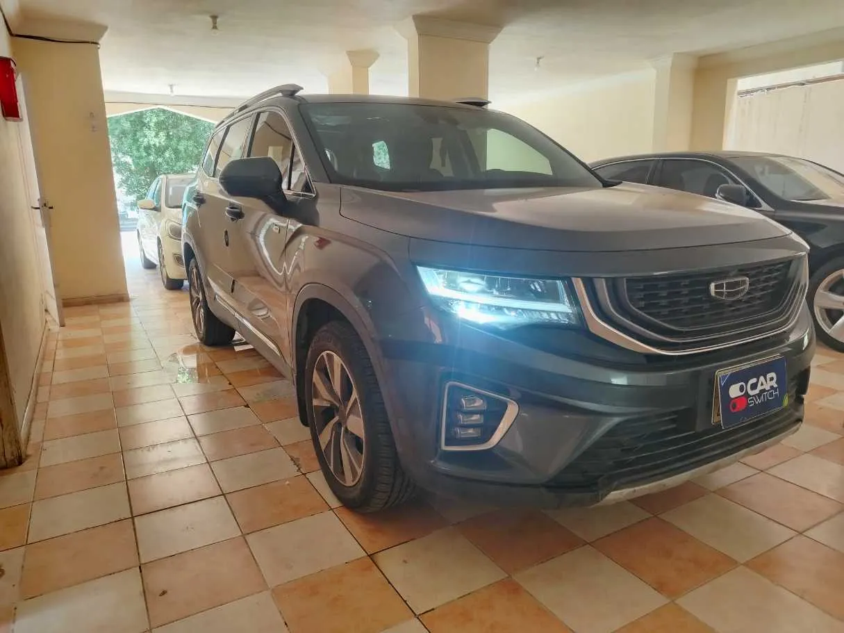 Car image 3