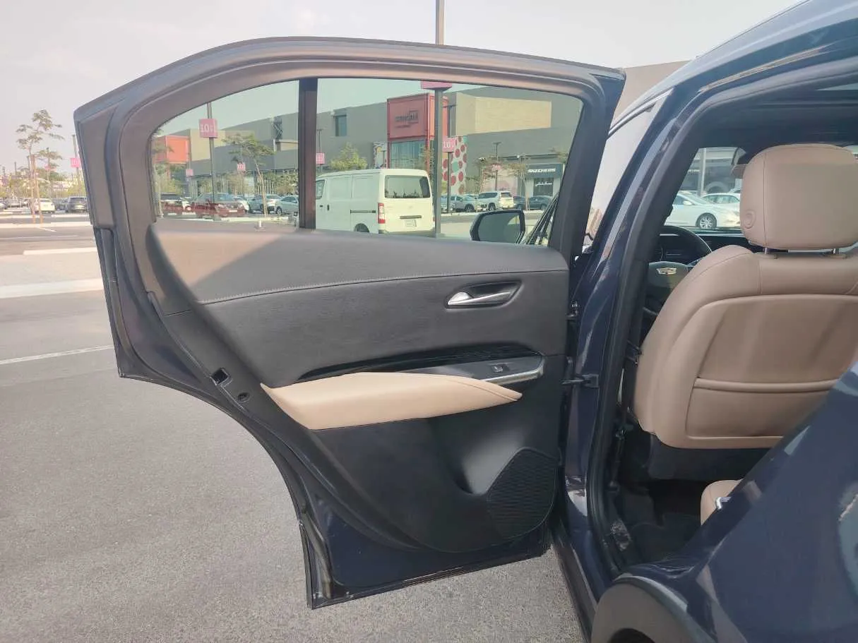 Car image 14
