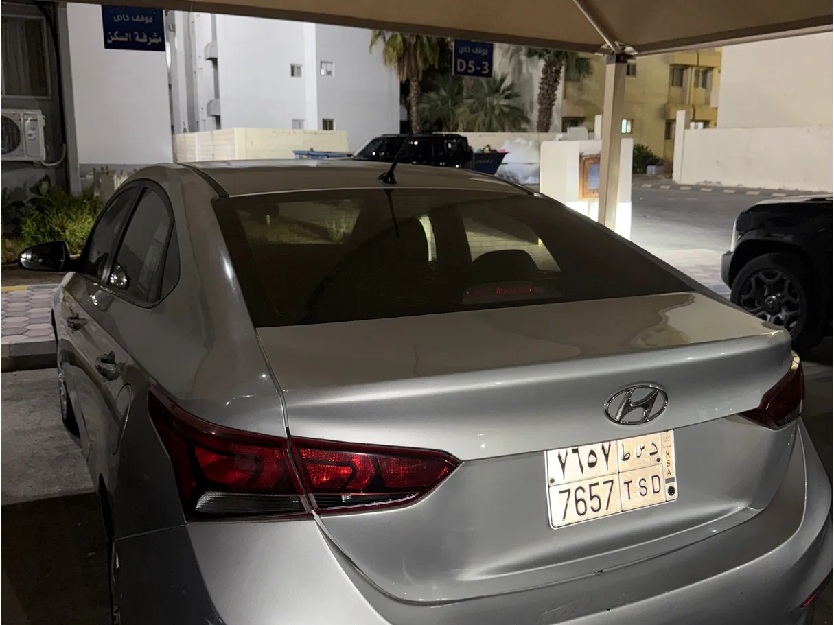 Car image 4