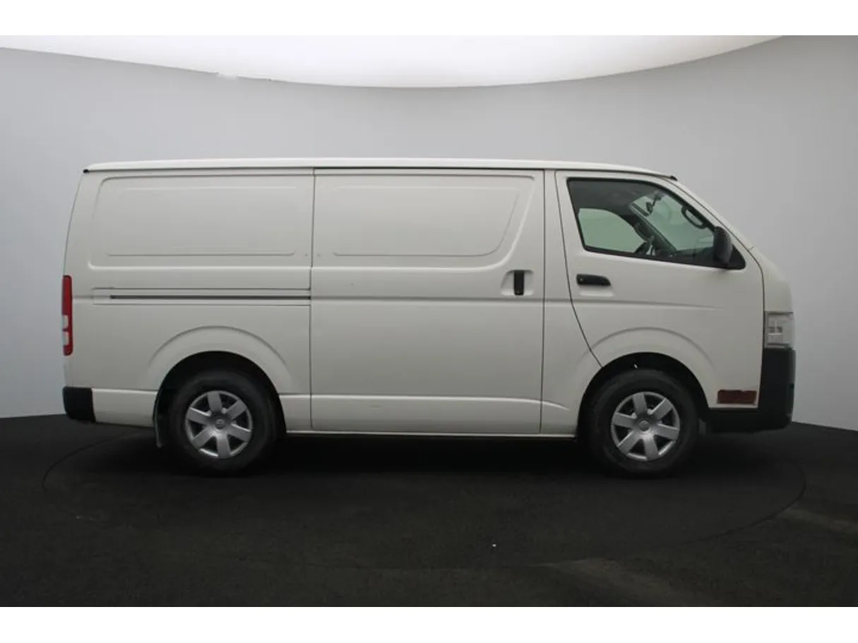 Car image 13