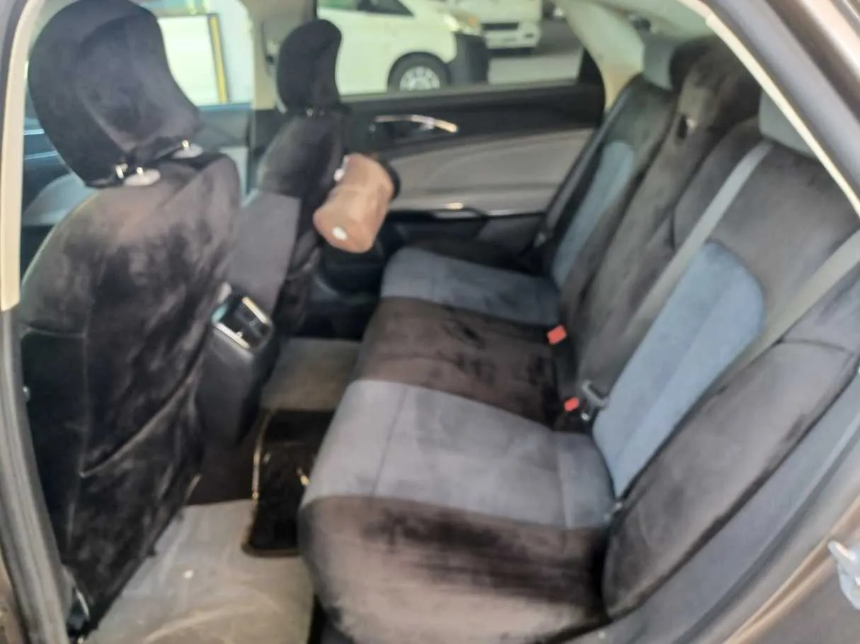 Car image 16
