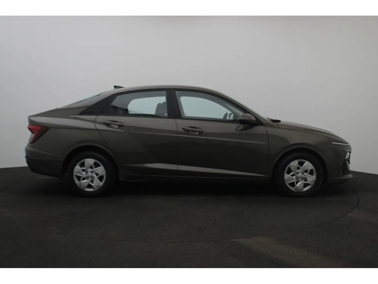 Car image 13