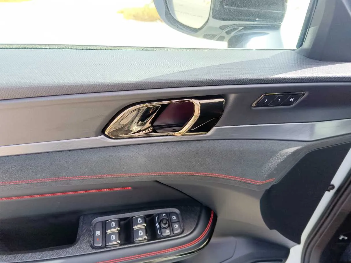 Car image 34