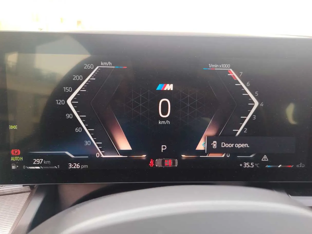 Car image 25