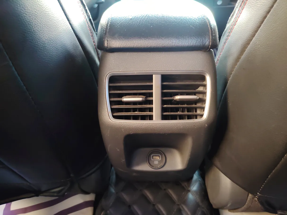 Car image 26