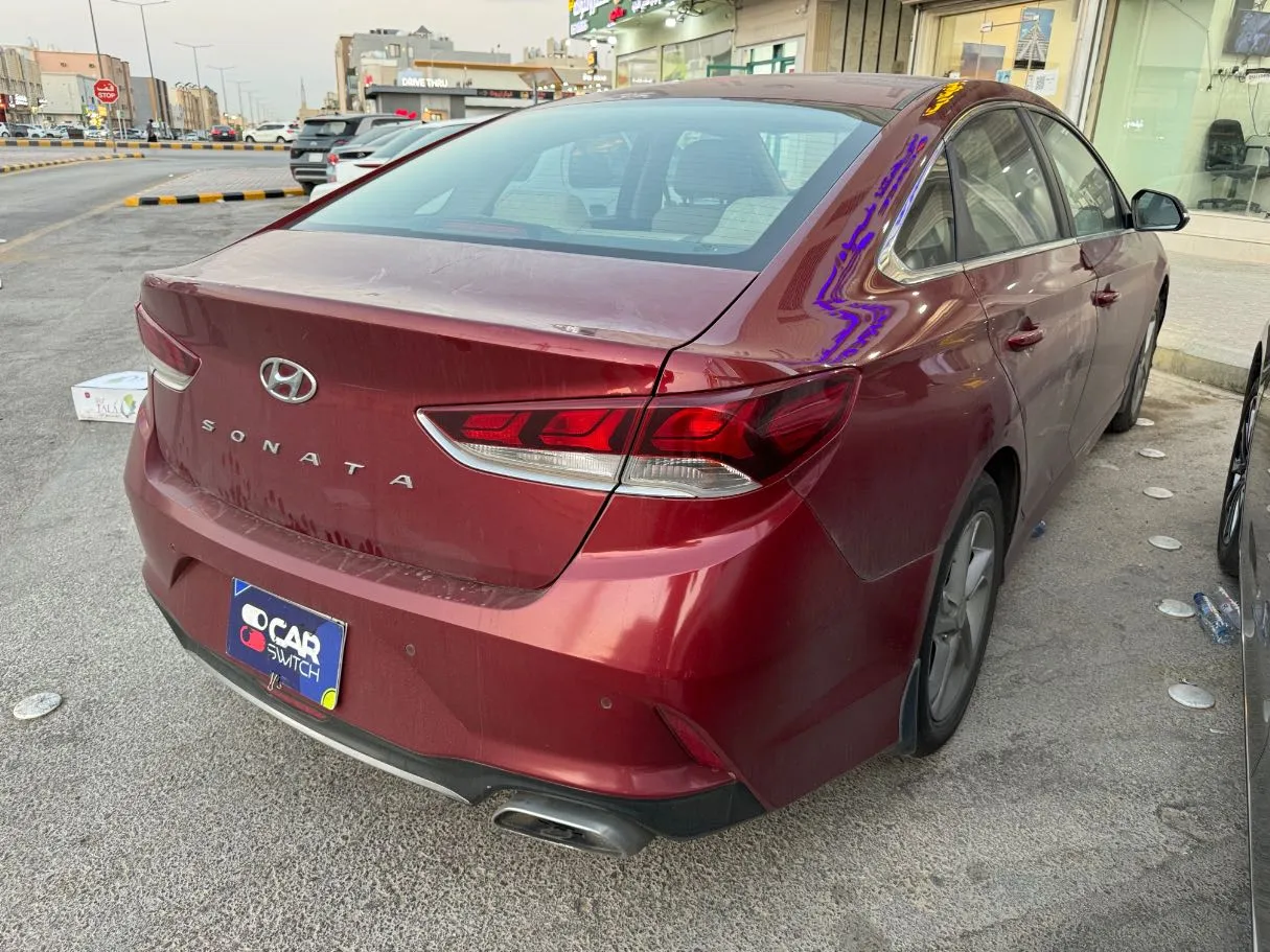 Car image 4