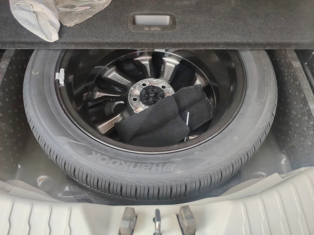 Car image 28