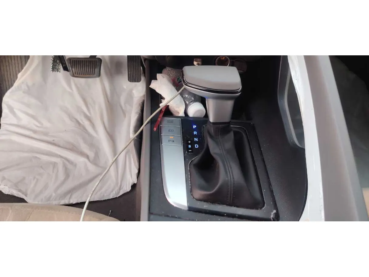 Car image 17
