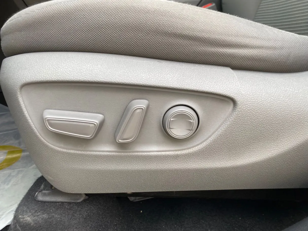 Car image 26