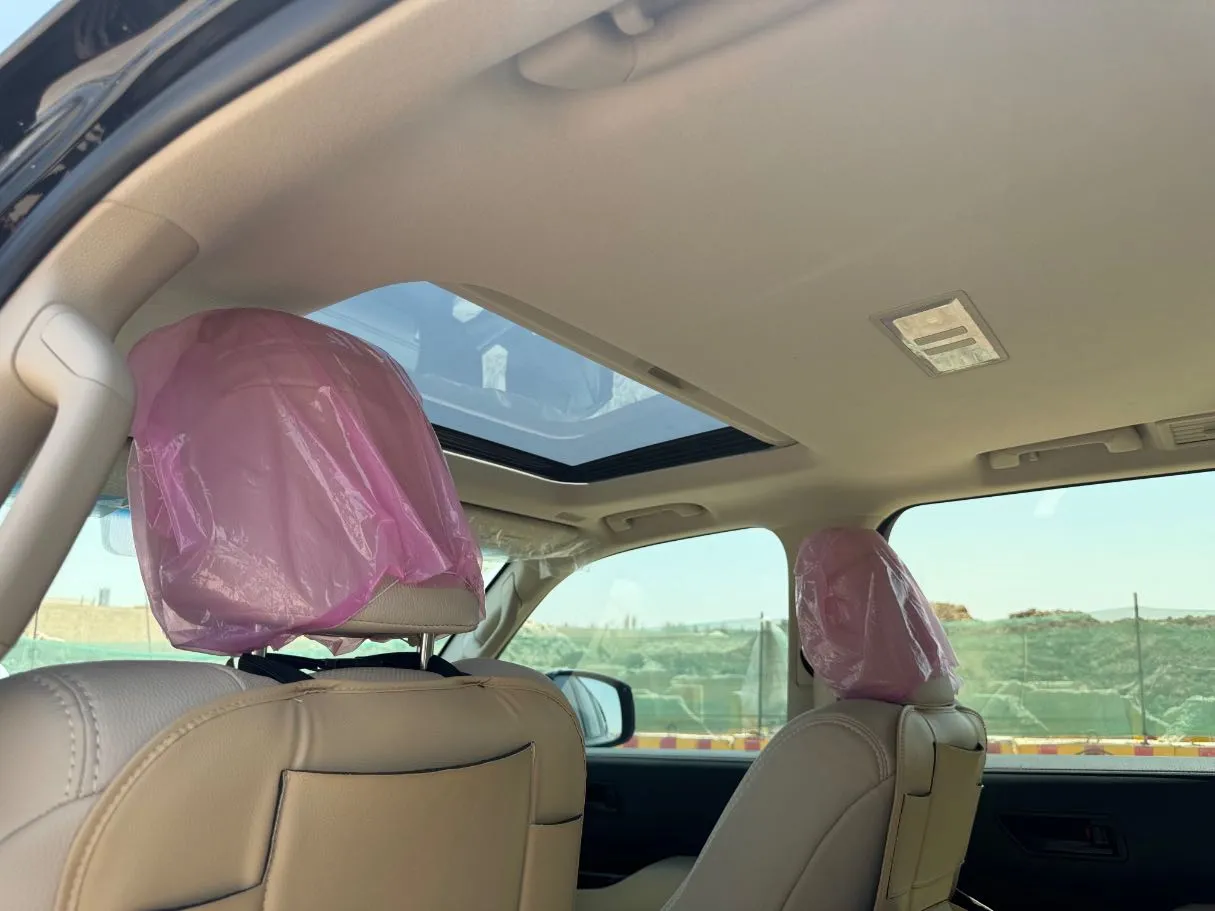 Car image 16