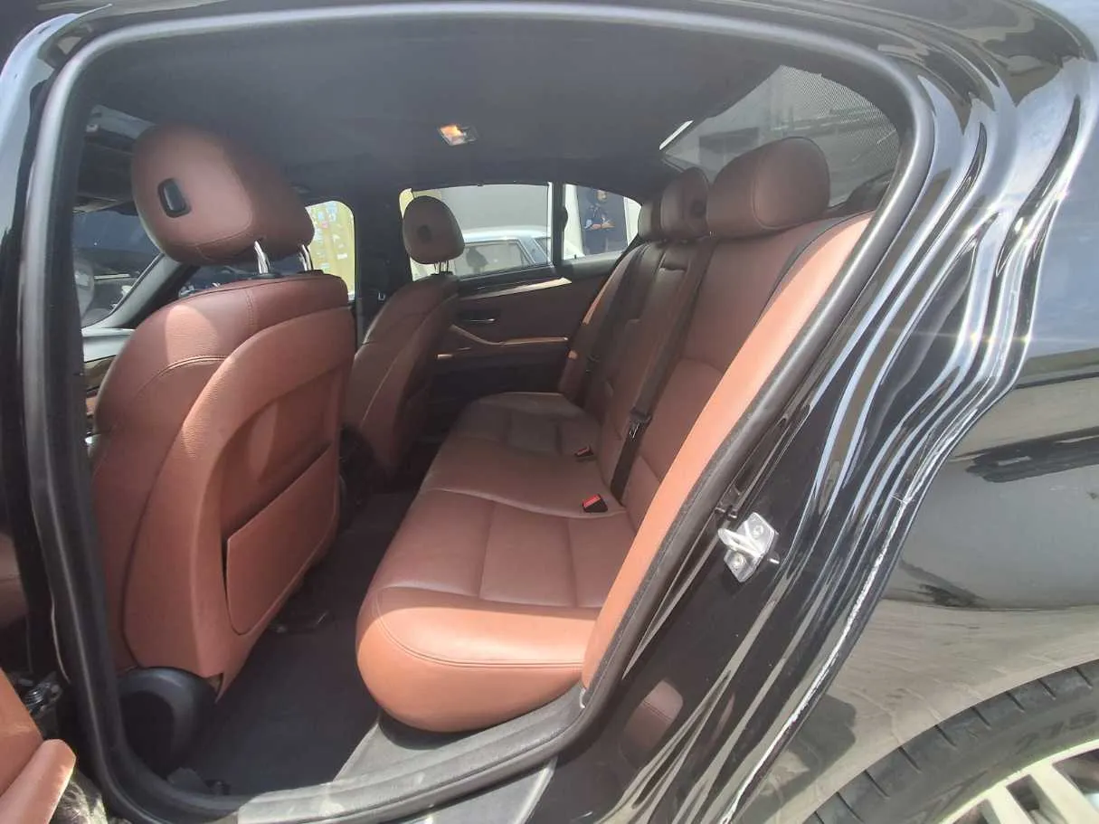 Car image 13