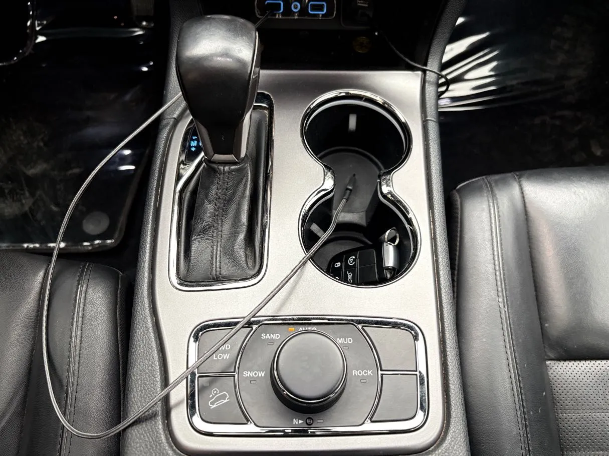 Car image 19