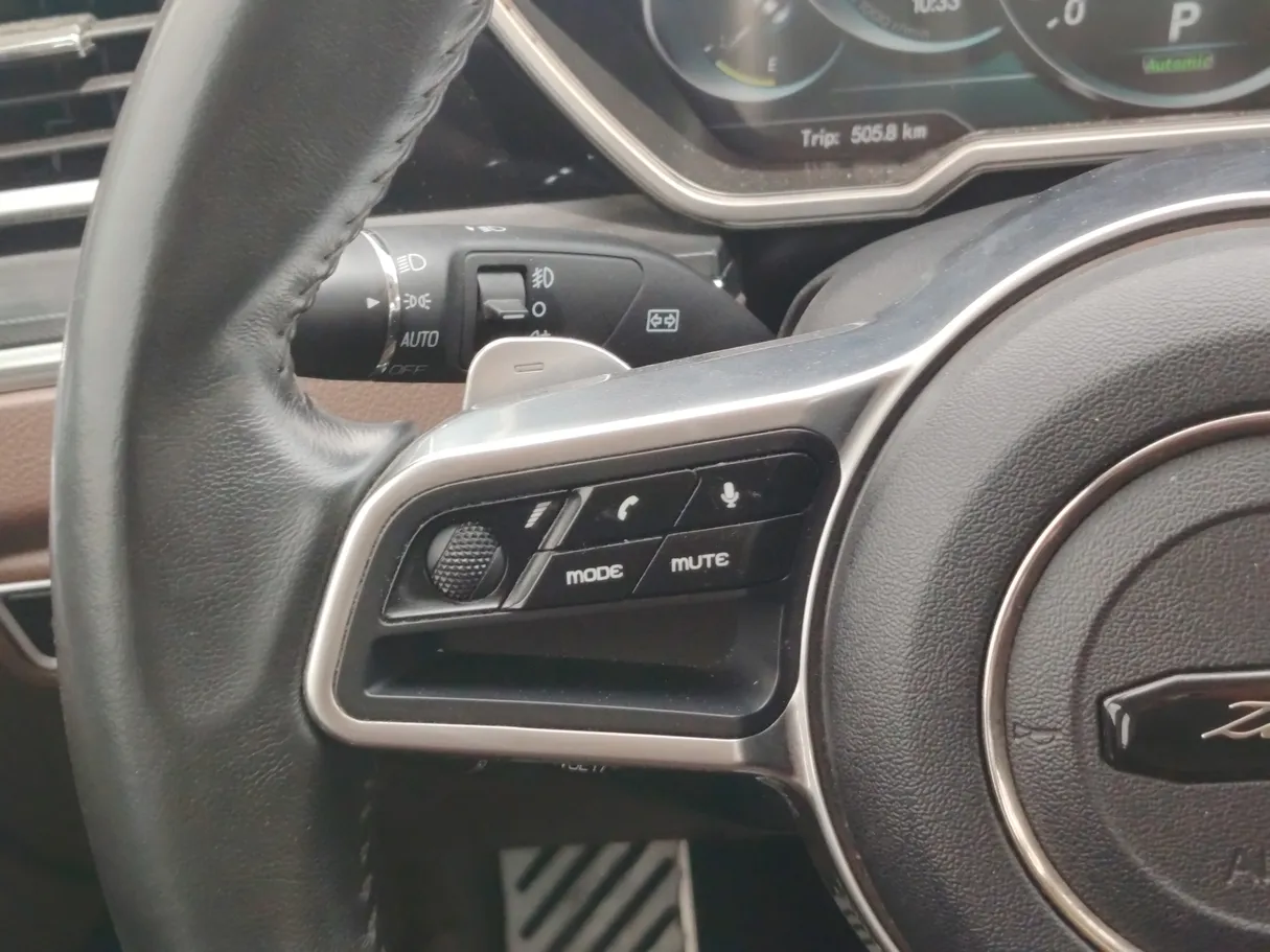 Car image 23