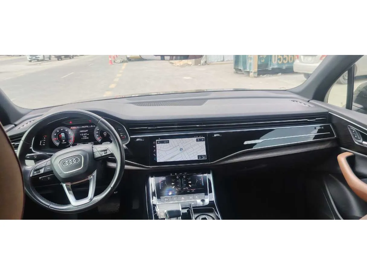 Car image 19