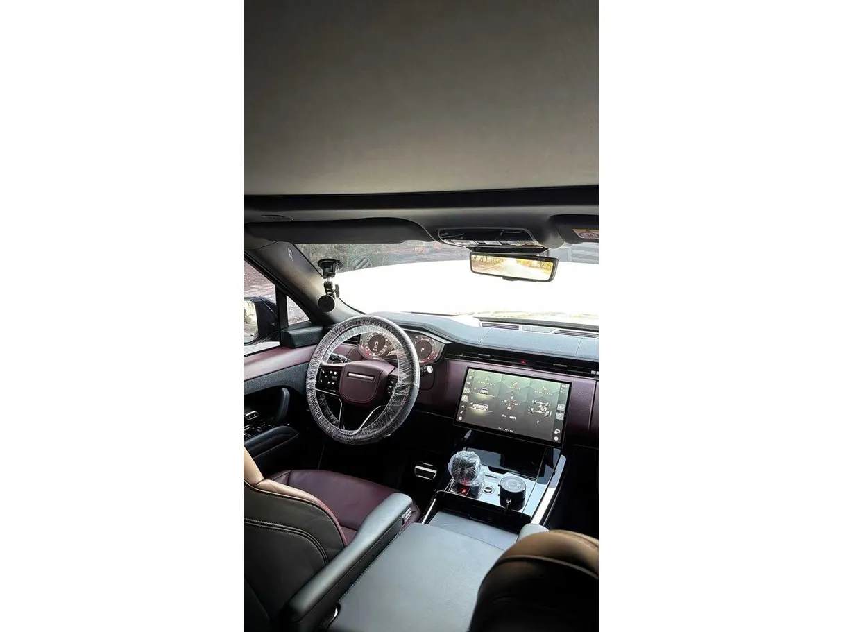 Car image 9