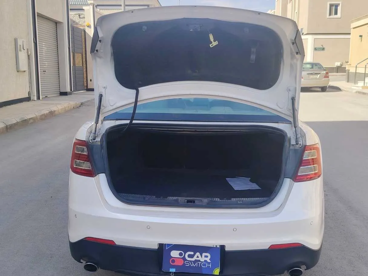 Car image 24