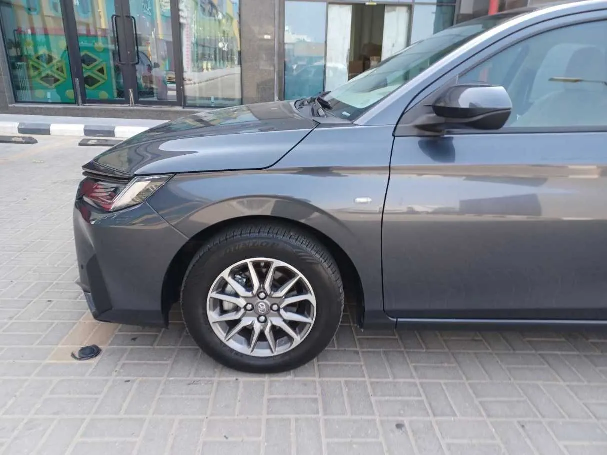 Car image 9