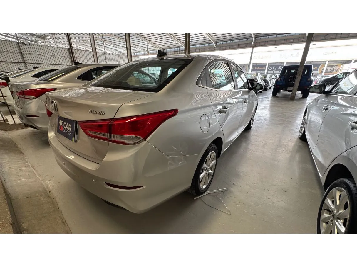 Car image 4