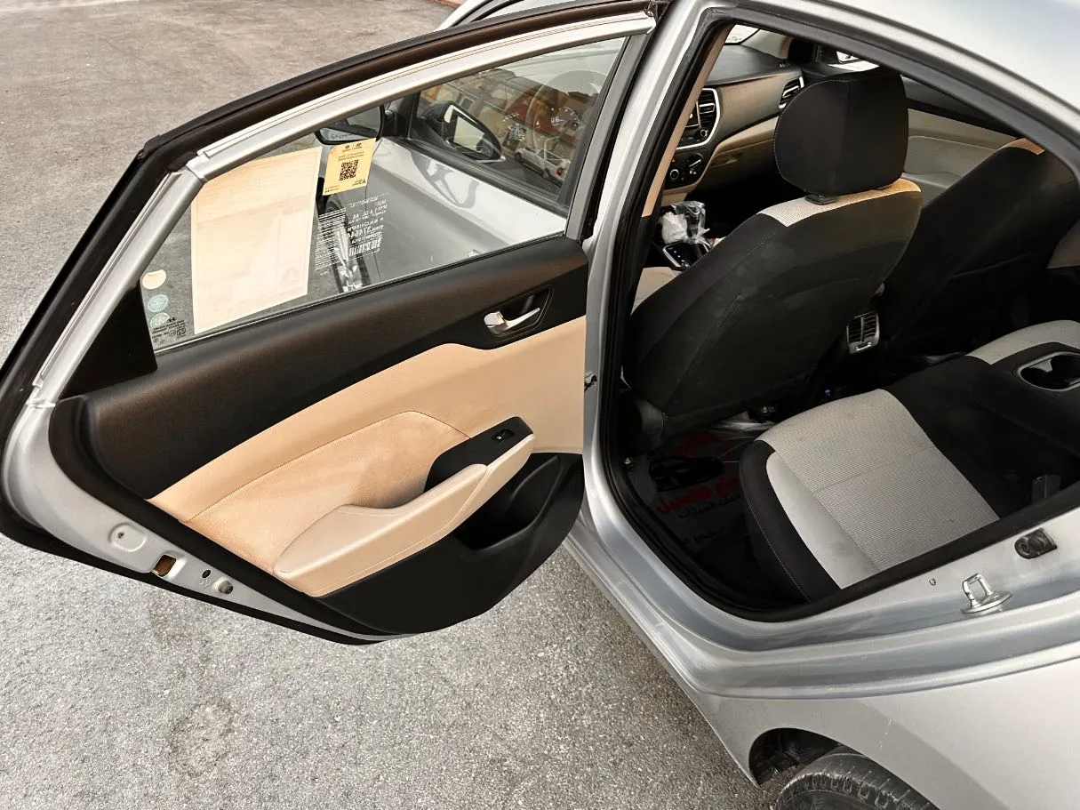 Car image 12
