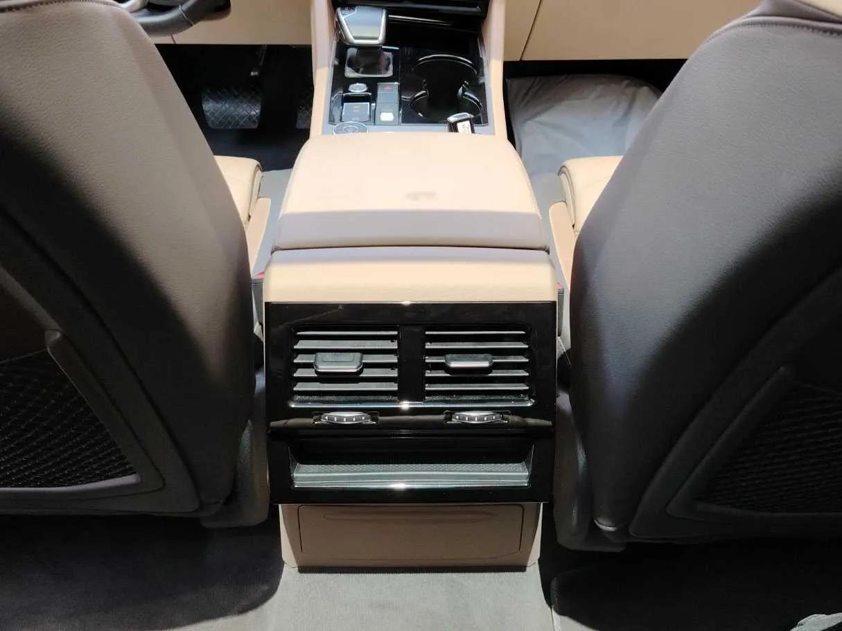 Car image 31