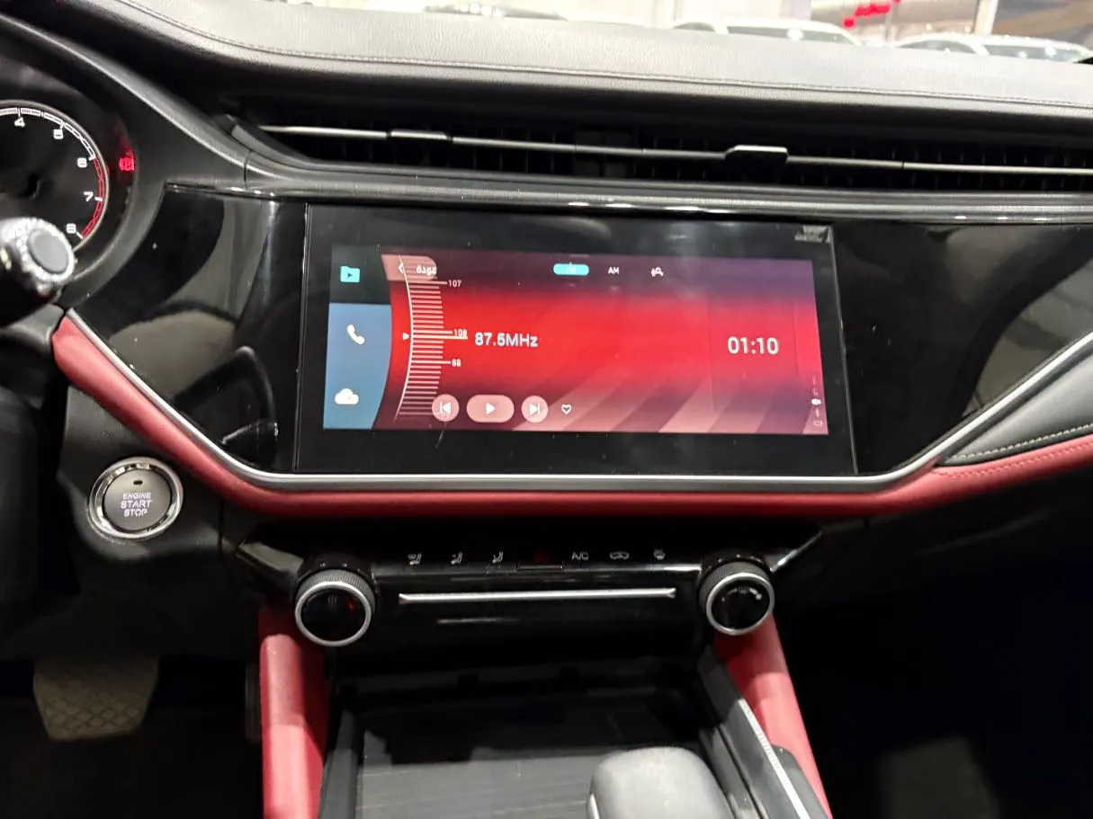 Car image 14