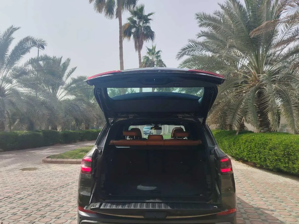 Car image 23
