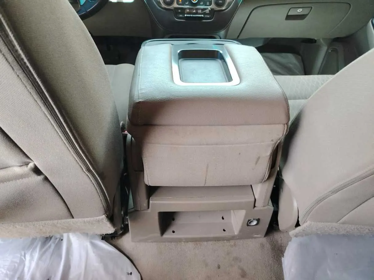 Car image 30