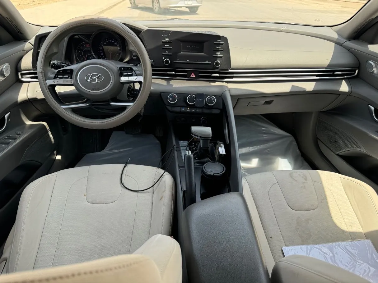 Car image 16
