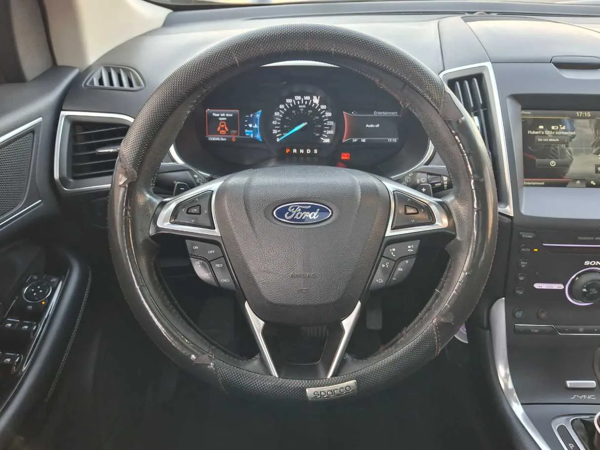 Car image 16